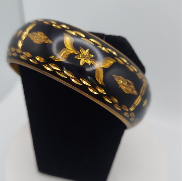 Vintage Black & Gold Wide Bangle. - Picture 9 of 10